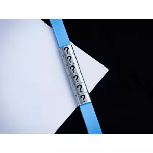 Személyre szabott 6 gravírozható medálos MoMents kék színű szilikon karkötő